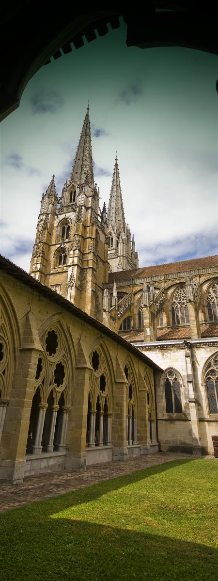 Cathédrale de Bayonne depuis le cloitre